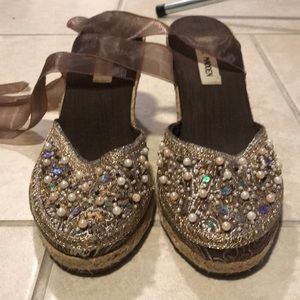 Beaded wedges